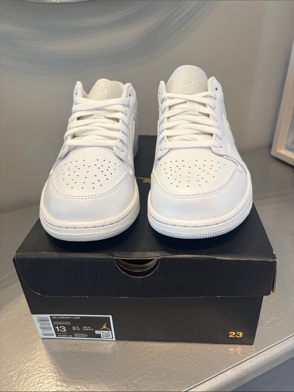 Jordan Men White Low-Top Sneakers